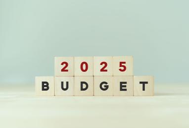 wooden cube with "2025 budget" on smart grey background